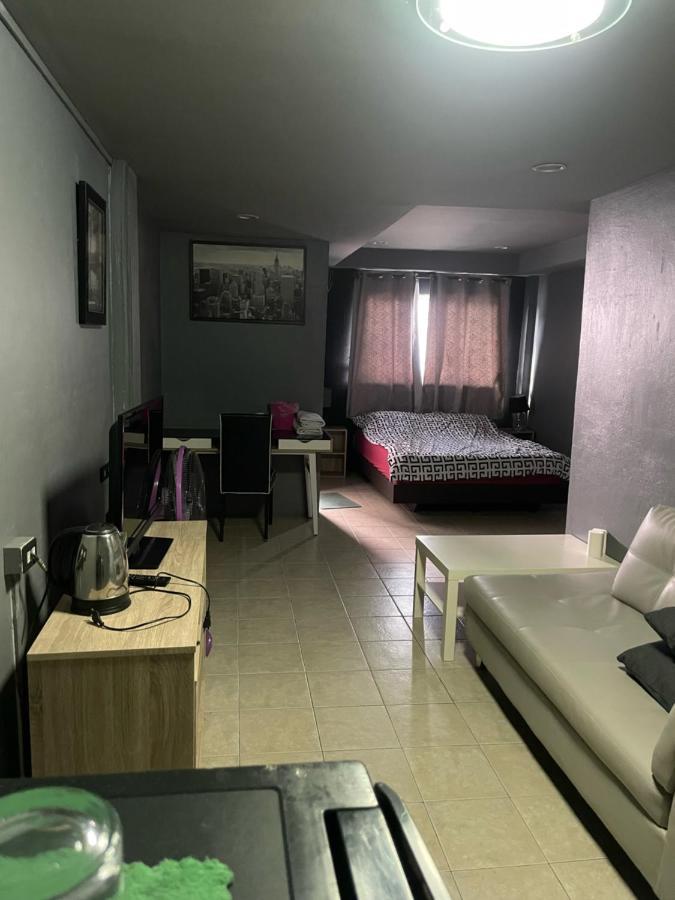 Happy Apple Guesthouse Pattaya ภายนอก รูปภาพ