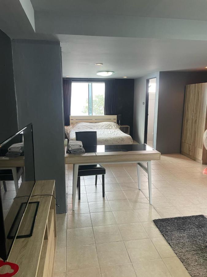 Happy Apple Guesthouse Pattaya ภายนอก รูปภาพ